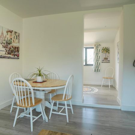 Stunning Modern Apartment In The Cotswolds Chalford Buitenkant foto